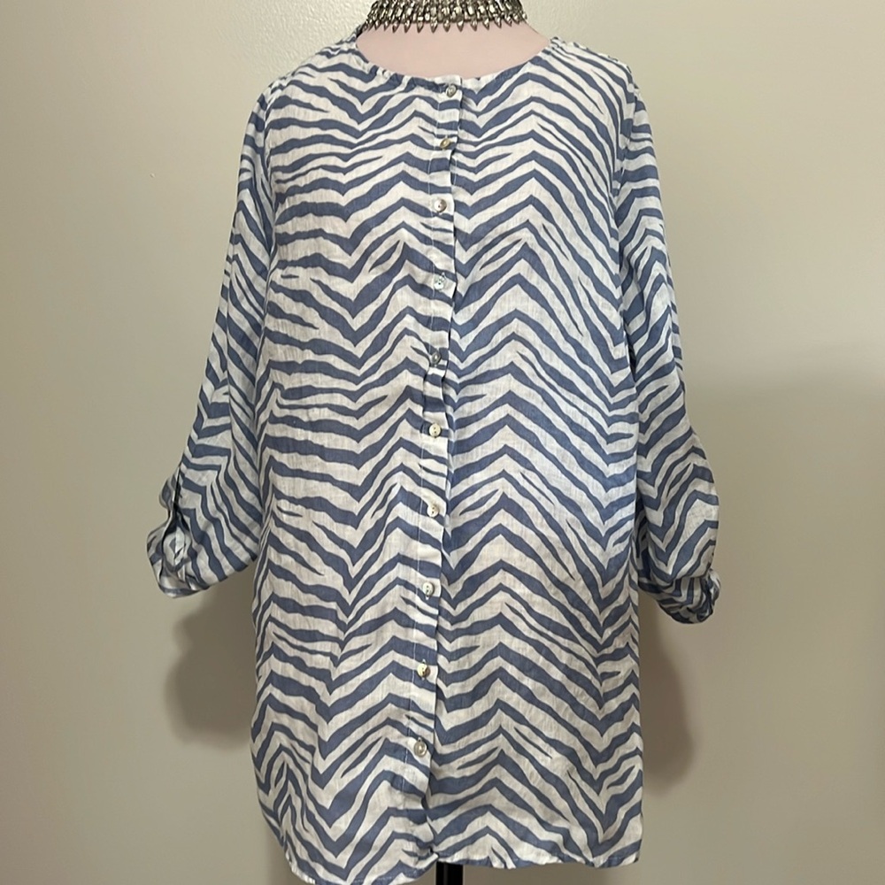 Tahari, 100% linen, white and blue zebra tunic in size 1X